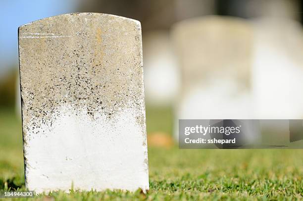 close up of old blank tombstone - blank gravestone stockfoto's en -beelden