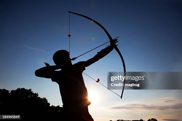 objetivo de alta - hunting longbow - fotografias e filmes do acervo