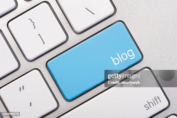 close up of a blog key - blogging bildbanksfoton och bilder