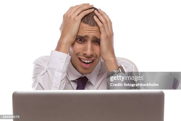 man staring at laptop with shocked and desperate expression - 垃圾郵件 電子郵件 個照片及圖片檔