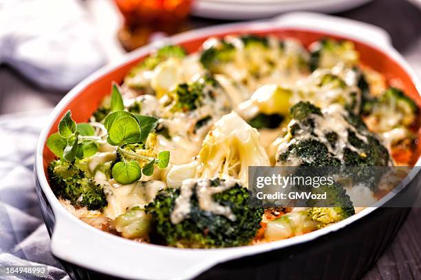 broccoli casserole - ovenschotel stockfoto's en -beelden