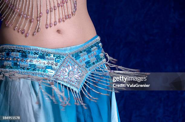 beads flying on bellydancers belt. - buikdanseres stockfoto's en -beelden