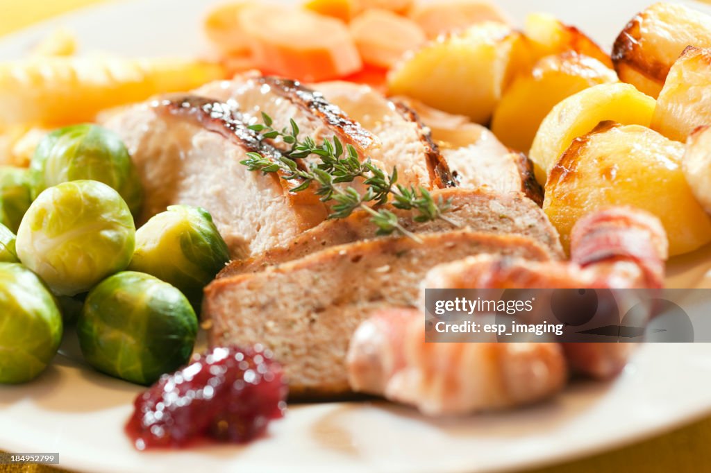 Pavo al horno el almuerzo o la cena los domingos de Navidad