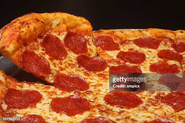 pepperoni pizza - pepperoni pizza stock pictures, royalty-free photos & images