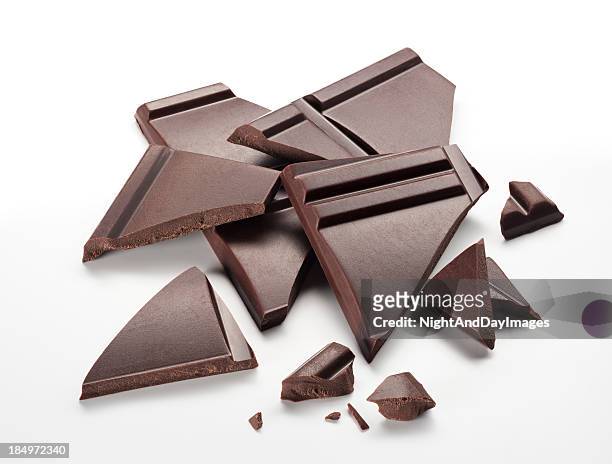 chunks of dark chocolate - xxxl - dark chocolate stock pictures, royalty-free photos & images