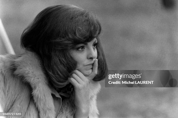 Catherine Rouvel sur le tournage du film 'Marseille contrat' en janvier 1974