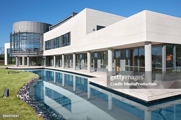 commercial building - corporate headquarters stock pictures, royalty-free photos & images