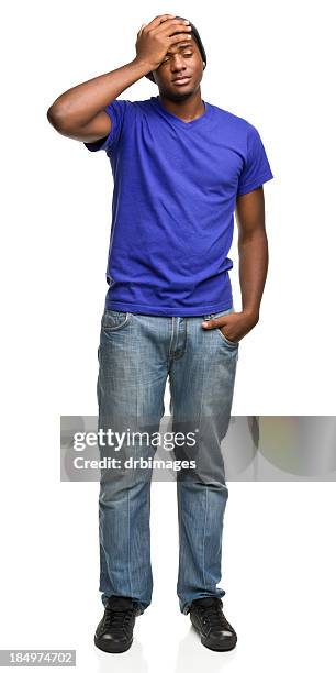 déçu jeune homme debout - main dans les cheveux photos et images de collection