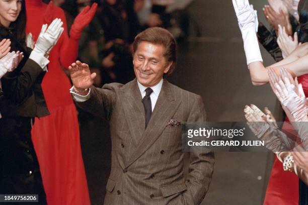 Italian designer Valentino greets the audience at the end of his 1995-96 Fall-Winter ready-to-wear collection presented on March 20, 1995 at Paris.