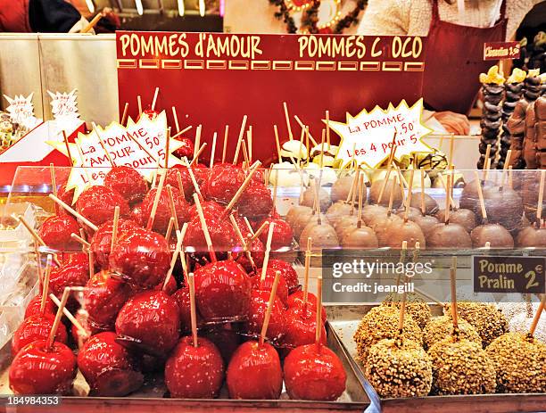love manzanas en francés puesto de mercado - estrasburgo fotografías e imágenes de stock