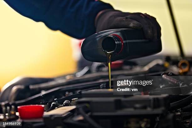 mudança de óleo - óleo-de-motor imagens e fotografias de stock