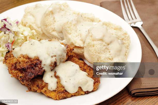 chicken fried steak - gefrituurde kip stockfoto's en -beelden