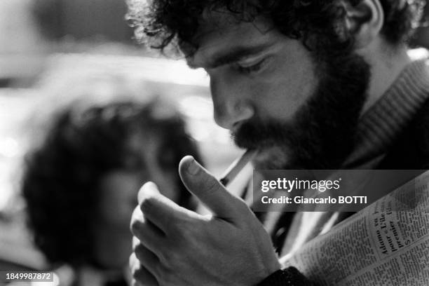 Elliott Gould et Jennifer Bogart à Paris, en 1970.