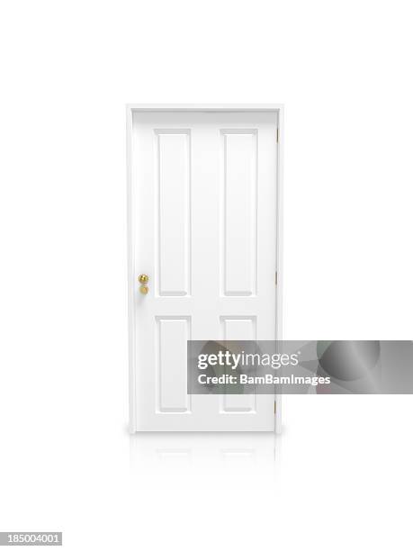 white panel door with gold knob on a white background - 門 個照片及圖片檔