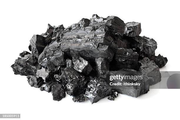 pila de carbón - coal fotografías e imágenes de stock