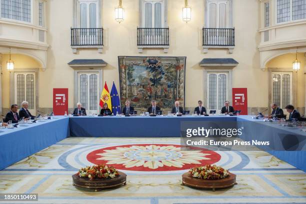 King Felipe VI , the Governor of the Bank of Spain, Pablo Hernandez de Cos , and the Director of the RAE, Santiago Muñoz Machado , during the meeting...