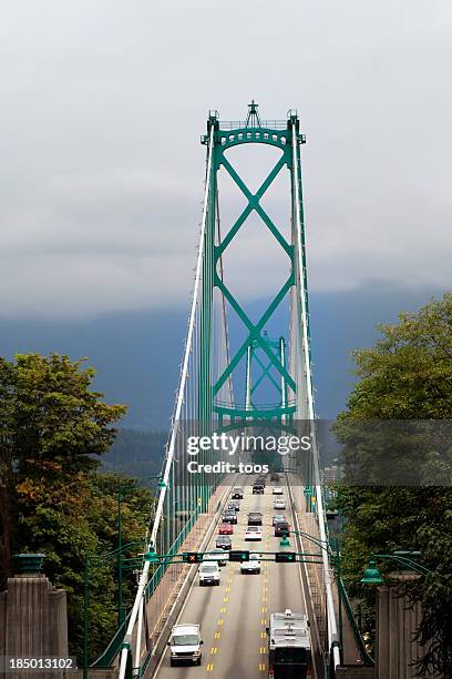 lions gate bridge, vancouver, bc, kanada - vancouver lions gate stock-fotos und bilder