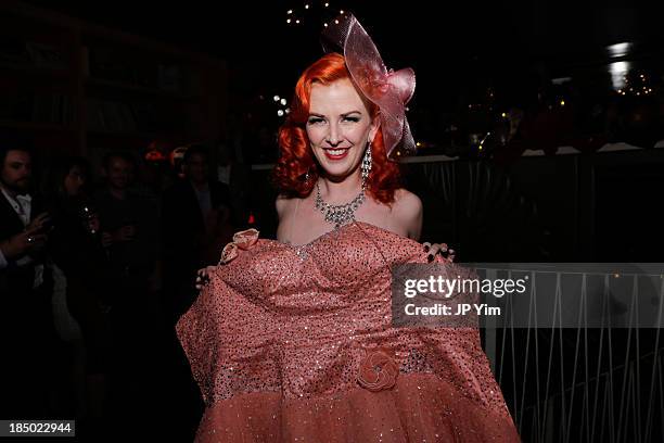 Burlesque dancer Bettina May attends Zappos Couture Welcomes News Photo  - Getty Images