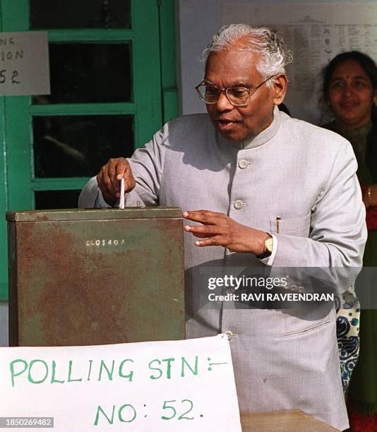 K R N Kr Narayanan President Of India Photos and Premium High Res Pictures ...