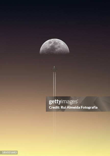 flight to the moon - fotografia fotos stock-fotos und bilder