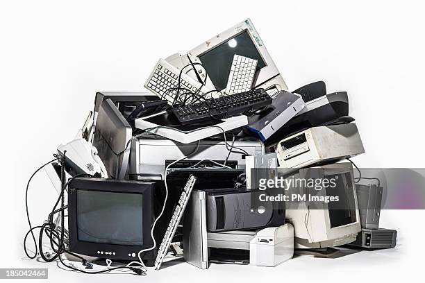 pile of old computers - peça de computador imagens e fotografias de stock