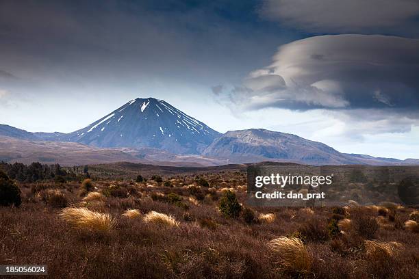 mount ngauruhoe, new zealand - extreme terrain stock pictures, royalty-free photos & images