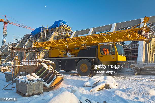 guindaste de construção site - mobile crane - fotografias e filmes do acervo