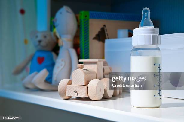 baby bottle - milchflasche stock-fotos und bilder