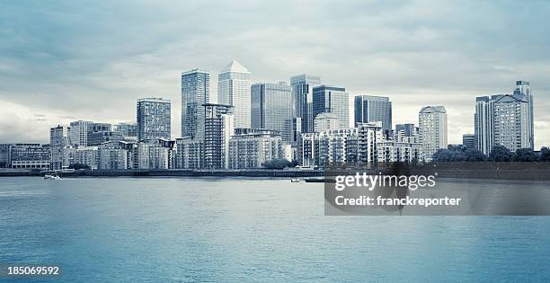 london steel skyline of canary wharf - london docklands stock pictures, royalty-free photos & images