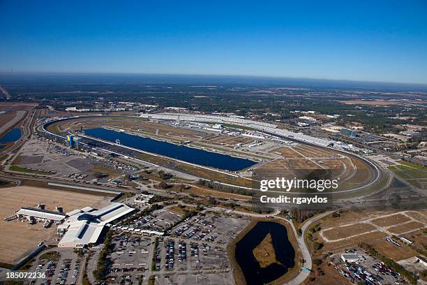 aerial view of daytona speedway, florida - course de stock cars stockfoto's en -beelden