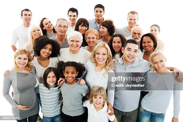 große gruppe von glücklichen menschen lächelnd und umarmen. - family isolated stock-fotos und bilder