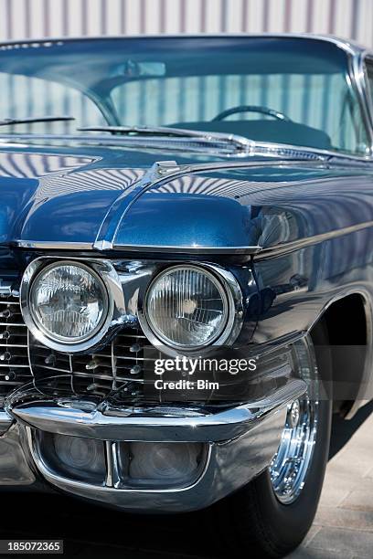 der detail eines vintage car, cadillac coupe de ville - classic blue stock-fotos und bilder