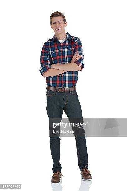 happy man standing with his arms crossed - riem van spijkerstof stockfoto's en -beelden