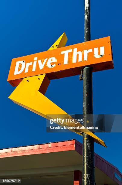 route 66 americana abandonded drive thru neon arrow sign - classic day 1 bildbanksfoton och bilder