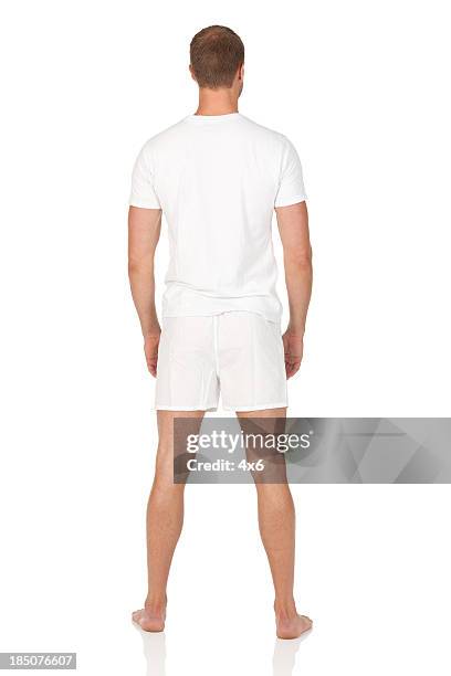 vista posteriore di un uomo in piedi - gambe divaricate foto e immagini stock