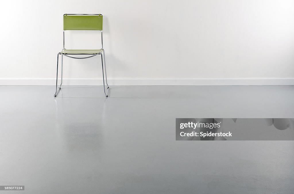 Leeren Raum mit einem Stuhl