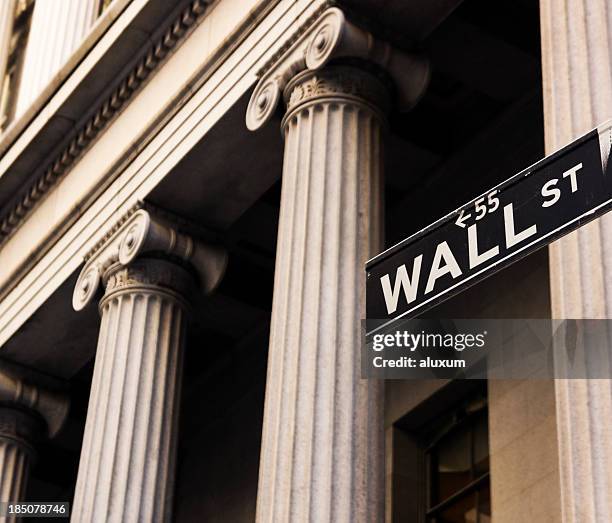 wall street new york city - wall street stock pictures, royalty-free photos & images