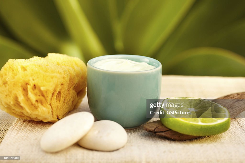 Spa Natureza-Morta com Hidratante e Limão