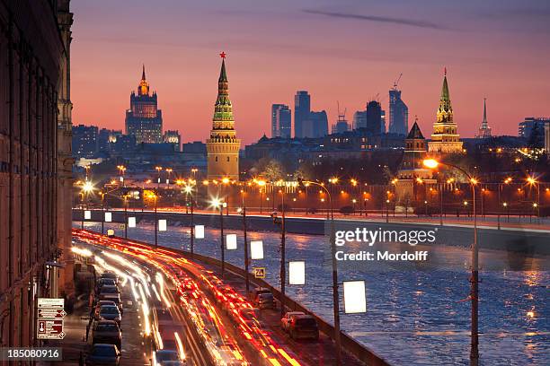 paisaje de la ciudad de moscú en invierno - moscow fotografías e imágenes de stock