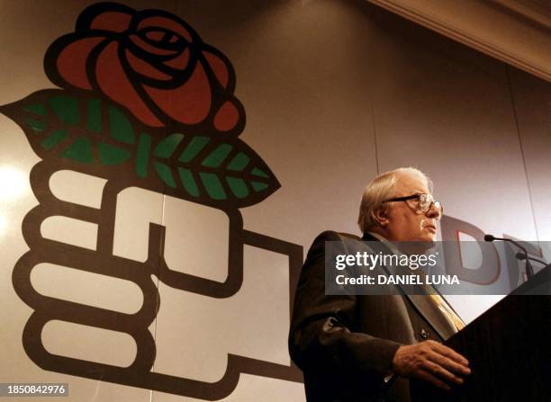 President of the Socialist International Pierre Mauroy delivers an address 25 June 1999 in Buenos Aires. Delegates from 139 nations comprising the...