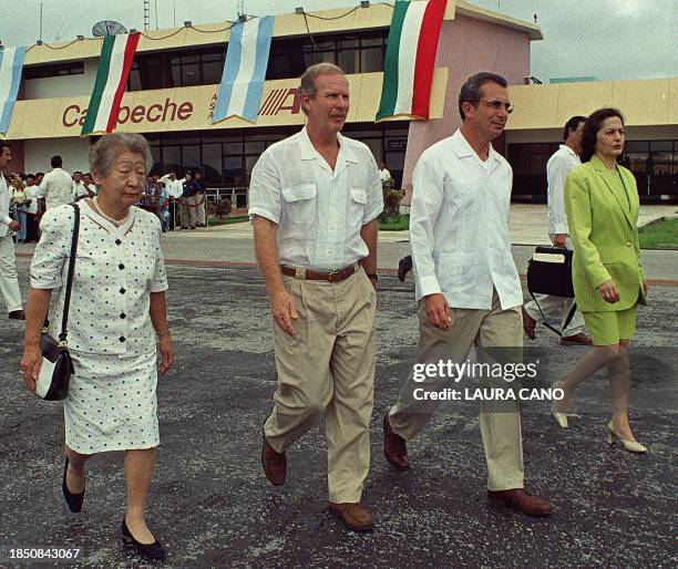 Mexican President Ernesto Zedillo escorts his Guatemalan counterpart Alvaro Arzu , United Nations High Commissioner for Refugees Sadako Ogata and...