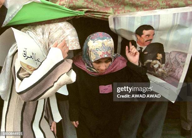 Two Moslem women leave a tent dressed in front of the United nations' headquarters in Baghdad, 07 January. About 50 Arab students from Jordan, the...