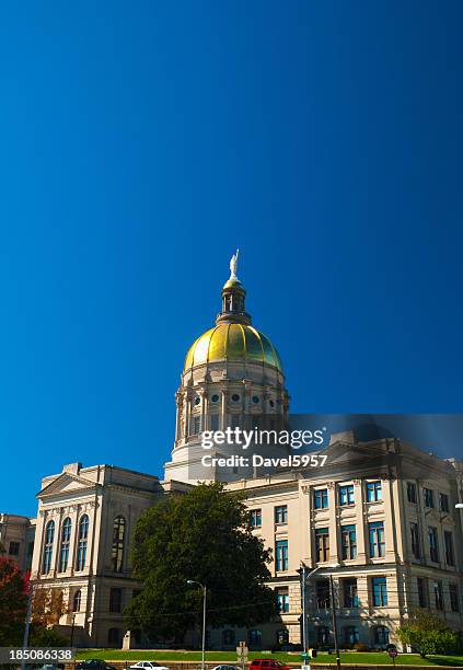 georgia state capitol, vertical view - georgia us state stockfoto's en -beelden
