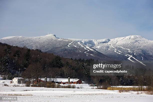 snow covered mountain - stowe vermont stock pictures, royalty-free photos & images