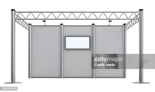 3 d vazio publicidade exposição stand com parede de vídeo - stand exposition imagens e fotografias de stock