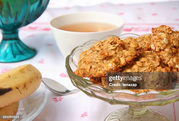 caseras galletas de avena - harina de avena fotografías e imágenes de stock