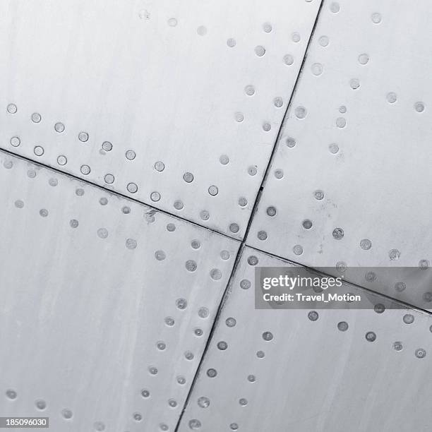 nahaufnahme von einem flugzeug hintergrund textur - nieten stock-fotos und bilder