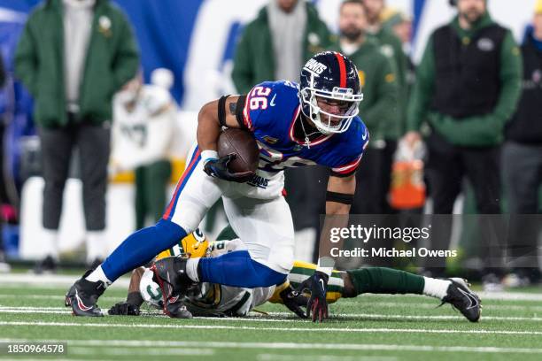 Saquon Barkley of the New York Giants breaks a tackle from Corey Ballentine of the Green Bay Packers and runs with the ball during an NFL football...