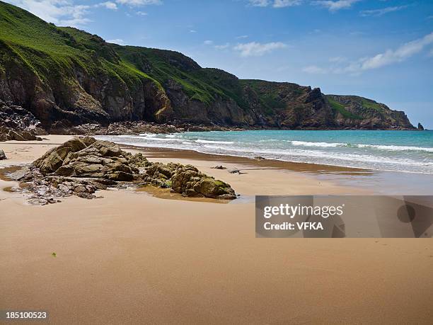 plémont bay, jersey - jersey channel islands stock-fotos und bilder