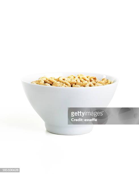 cereal bowl isolated on white - bowl of cereal stockfoto's en -beelden